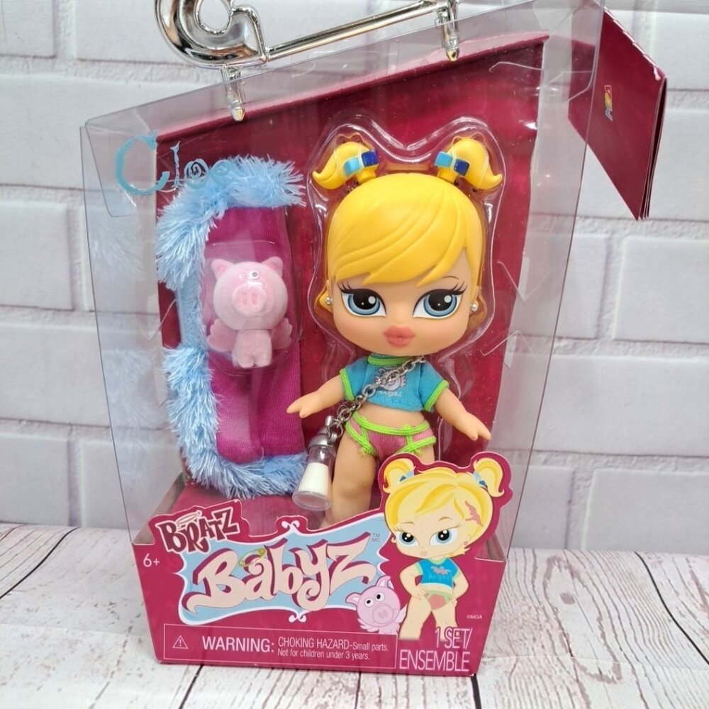 NEW Bratz Babyz Cloe Baby doll 5" 2023 MGA Entertainment w/ accessory + Blanket - Picture 1 of 7
